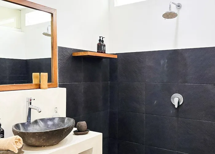 Villa Sukacita - Family Friendly 4br Eat Street 900m Walk To