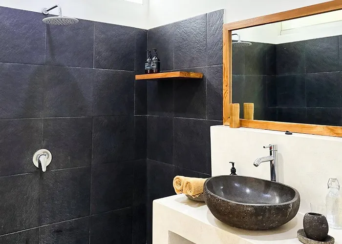 Villa Sukacita - Family Friendly 4br Eat Street 900m Walk To *
