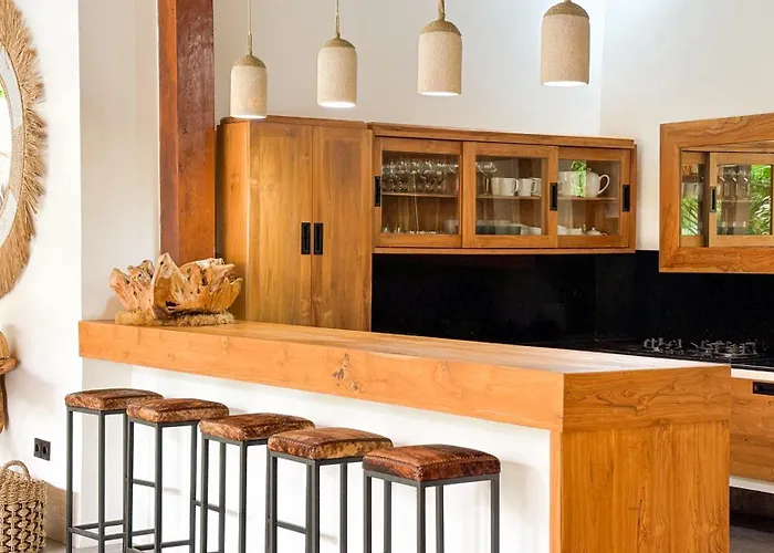 Sukacita - Family Friendly 4br Eat Street 900m Walk To Seminyak (Bali)