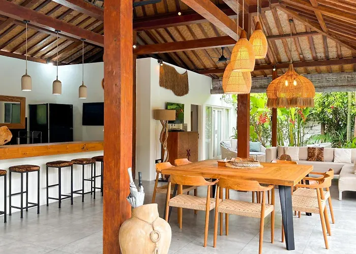 Sukacita - Family Friendly 4br Eat Street 900m Walk To Seminyak (Bali)